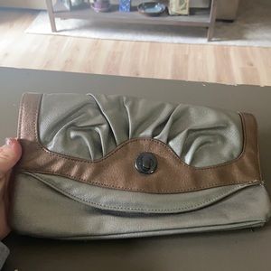 Medium size clutch with bronze details